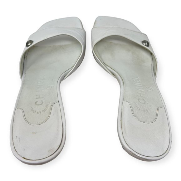 CHANEL White Leather CC Logo Slide Sandals - Picture 10 of 11